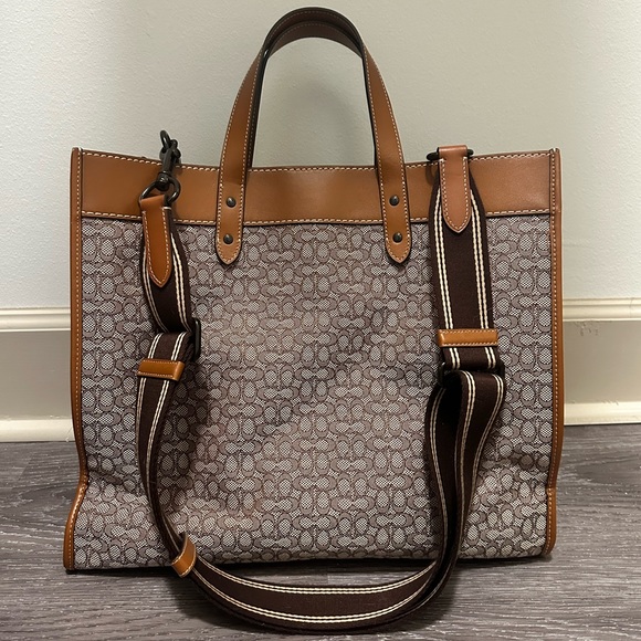 Coach Field Tote 40 In Micro Signature Jacquard - Picture 2 of 8